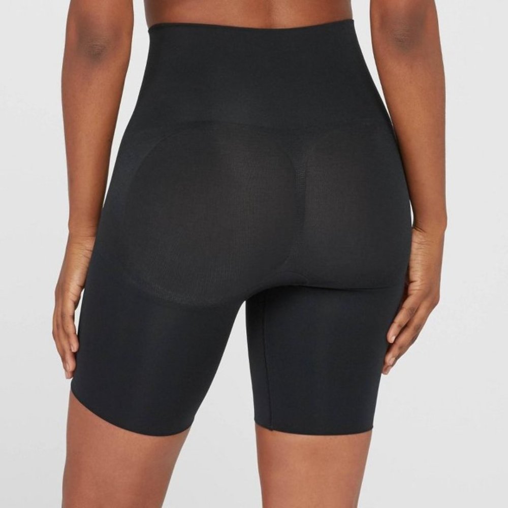 ASSETS by SPANX Remarkable Results Mid-Thigh Shaping Short Black Size Small NWT - Picture 3 of 6
